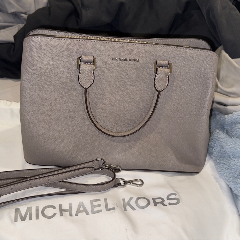 NWT Micheal Kors Savannah Large Saffiano Leather Satchel  (Pearl Grey)